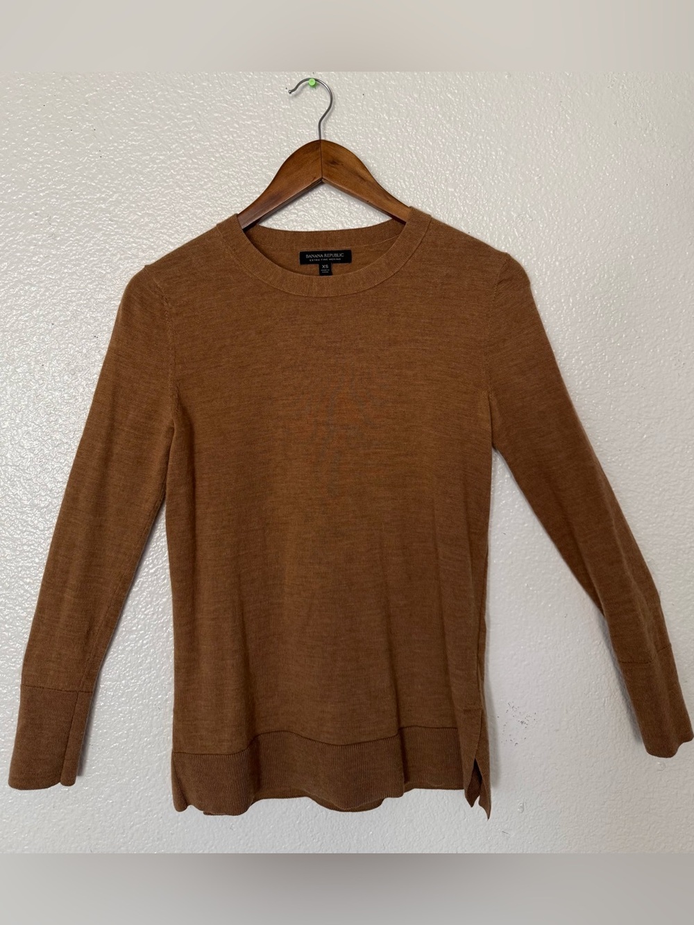 Banana Republic extra fine merino women’s Chestnut Brown Crewneck Sweater sizeXS